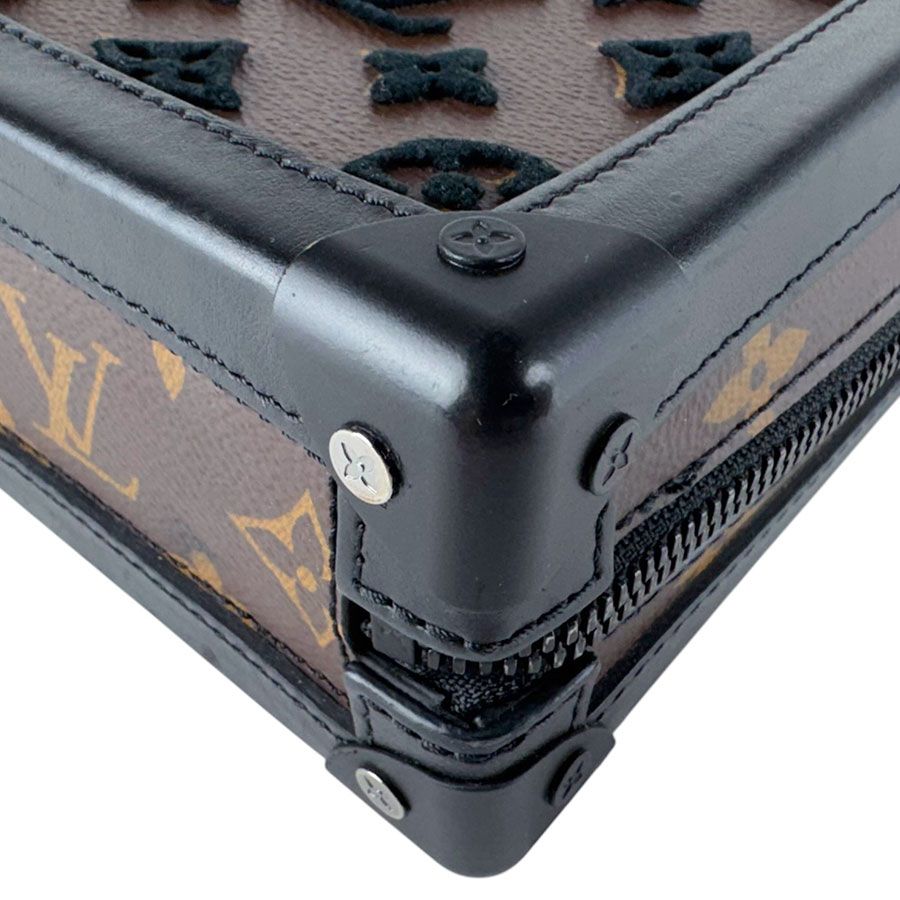 Louis Vuitton Shoulder Bag Monogram Tufting Vertical Soft Trunk — view 7
