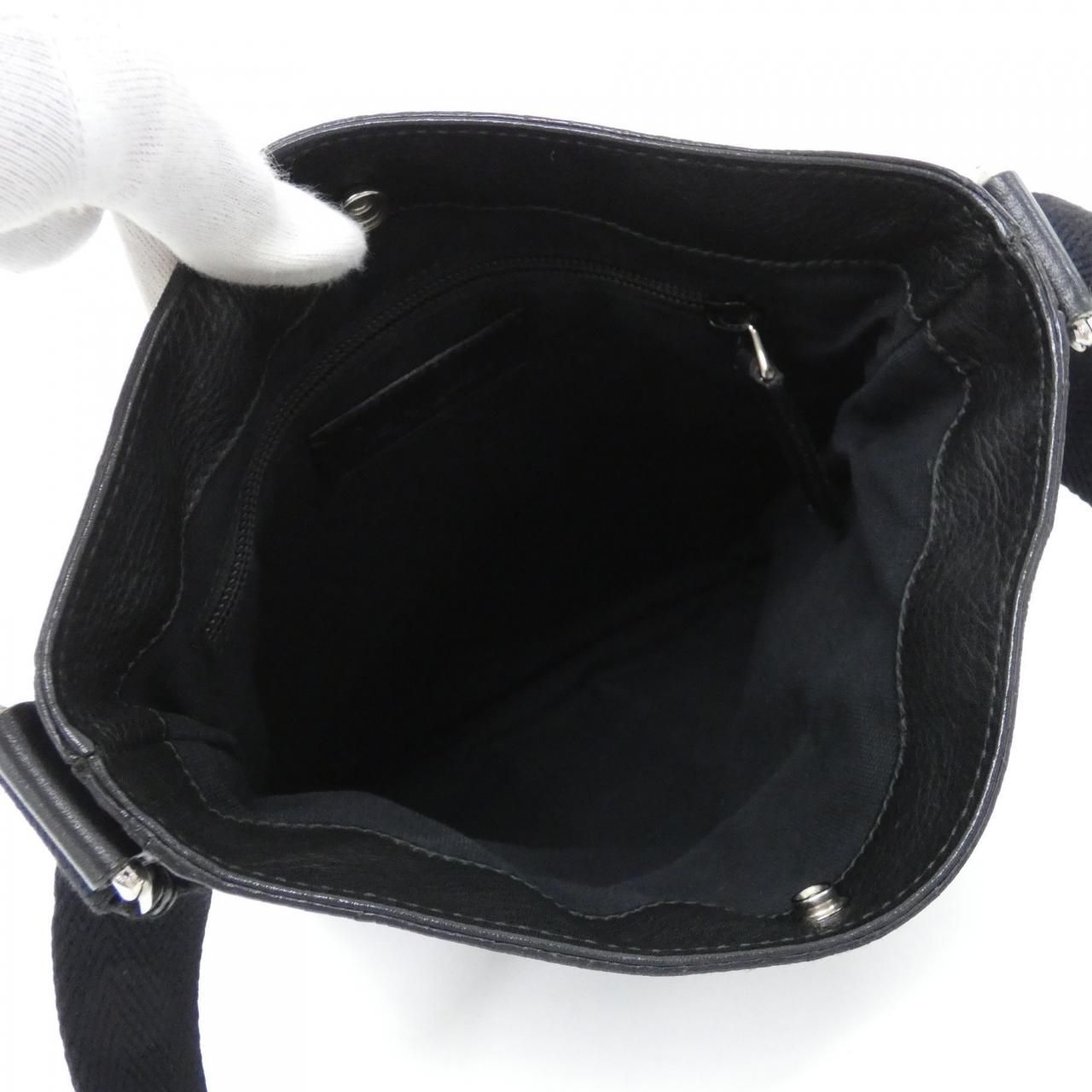 Saint Laurent Hamptons Shoulder Bag — view 7