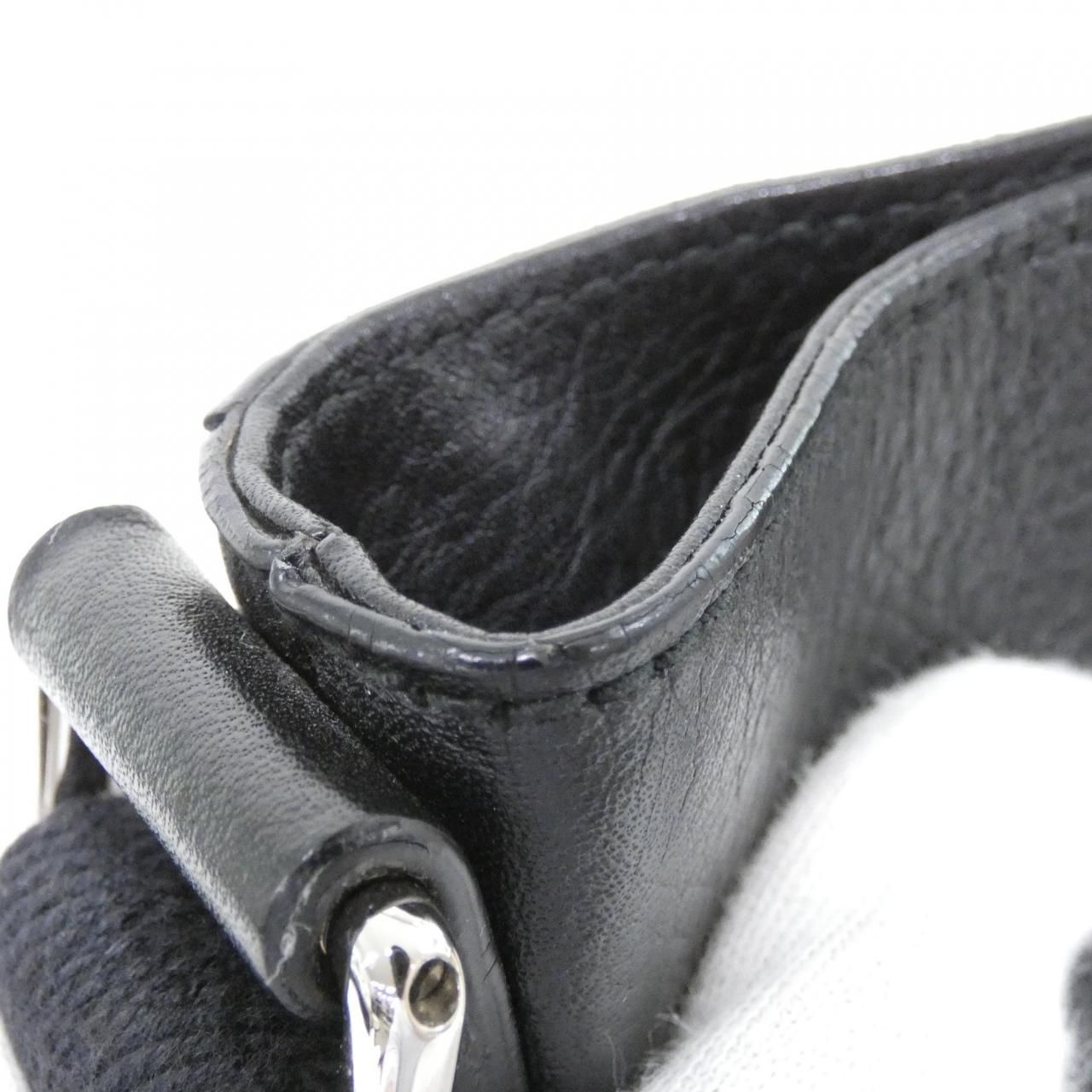 Saint Laurent Hamptons Shoulder Bag — view 5