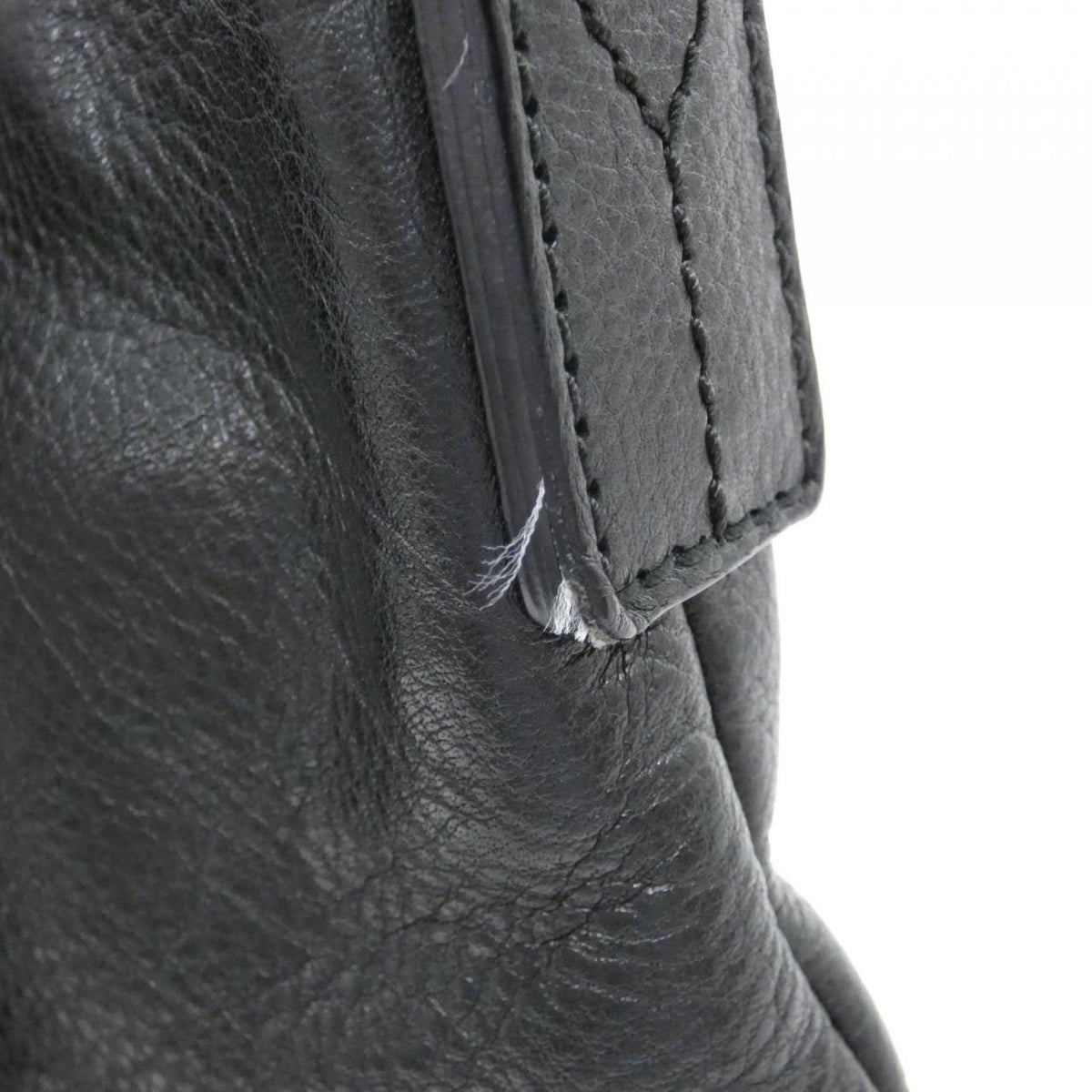 Saint Laurent Hamptons Shoulder Bag — view 4