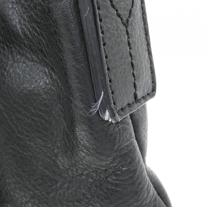 Saint Laurent Hamptons Shoulder Bag — view 4