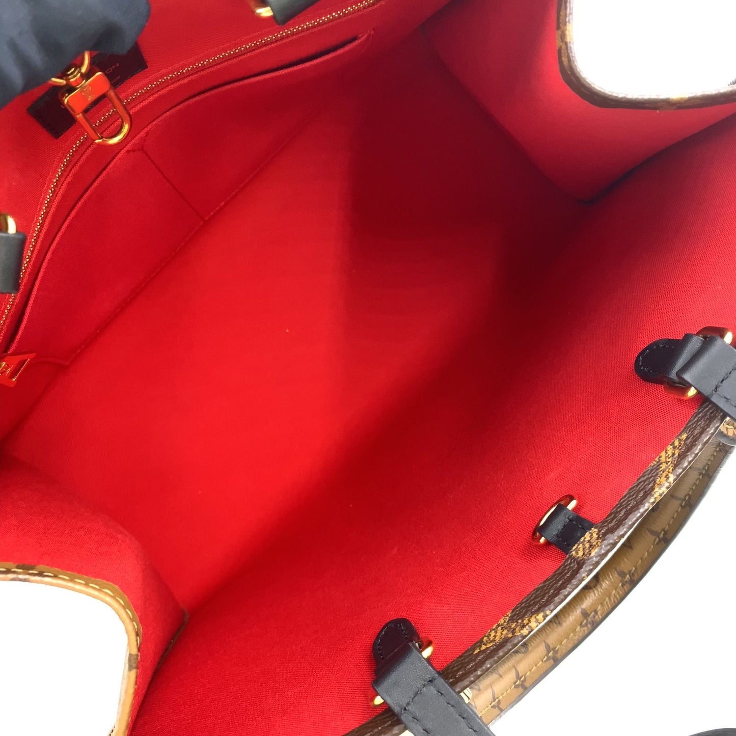 Louis Vuitton On The Go MM Monogram Giant Leather Brown Black Tote Bag Gold — view 3