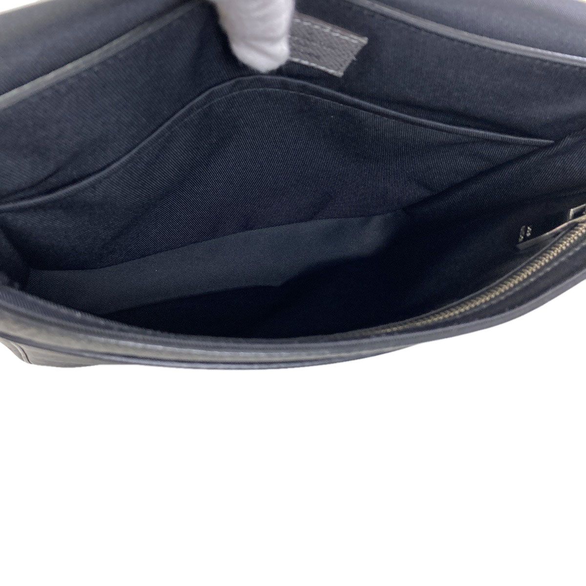 Louis Vuitton Roman PM Shoulder Bag Taiga — view 5