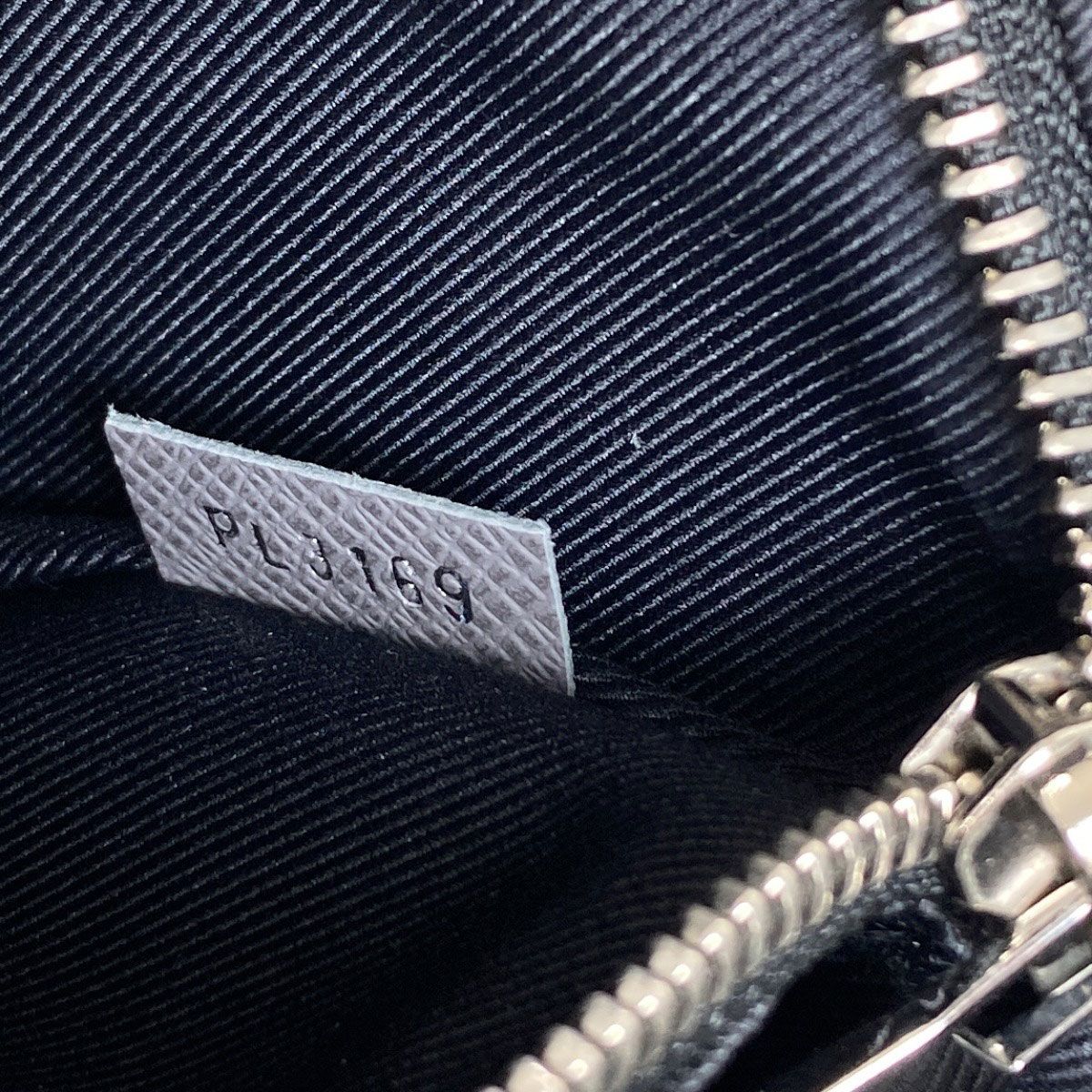 Louis Vuitton Roman PM Shoulder Bag Taiga — view 7