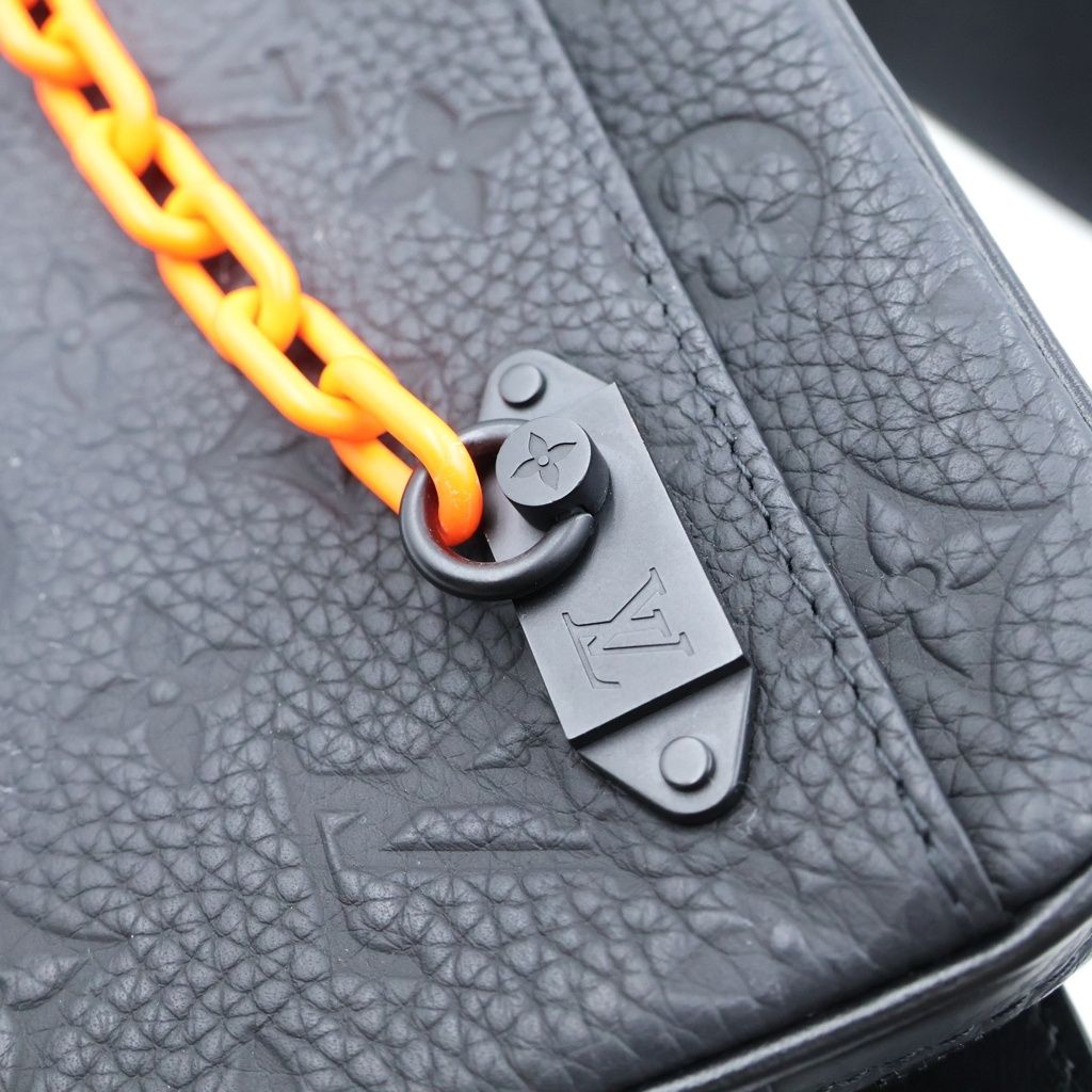 Louis Vuitton Taurillon Monogram Pochette Volga Waist Bag Noir Leather — view 7