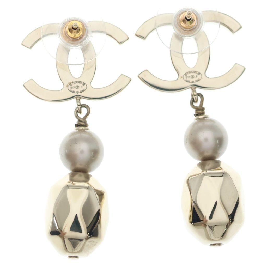 Chanel CC Logo Pearl Earrings Gold — view 2