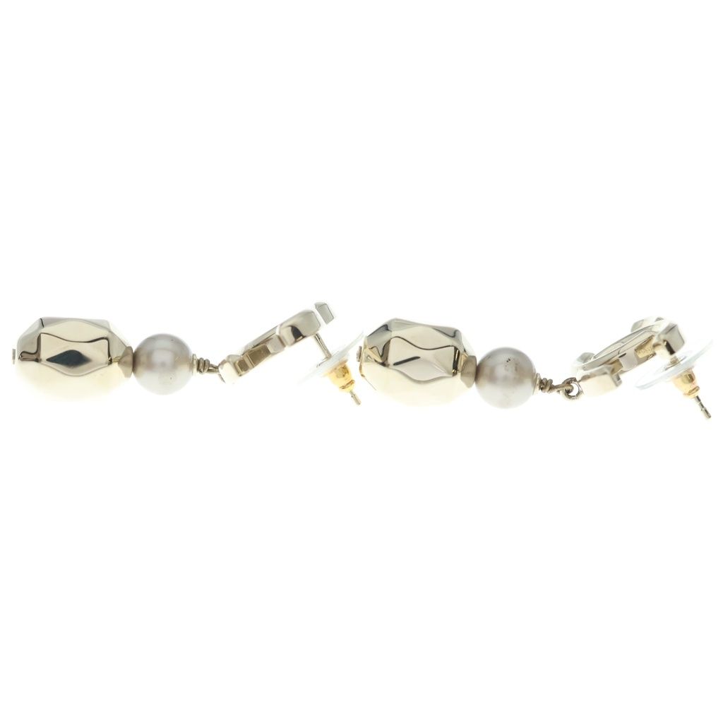 Chanel CC Logo Pearl Earrings Gold — view 3