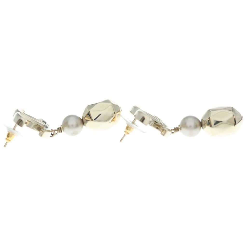 Chanel CC Logo Pearl Earrings Gold — view 4