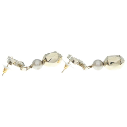 Chanel CC Logo Pearl Earrings Gold — view 4