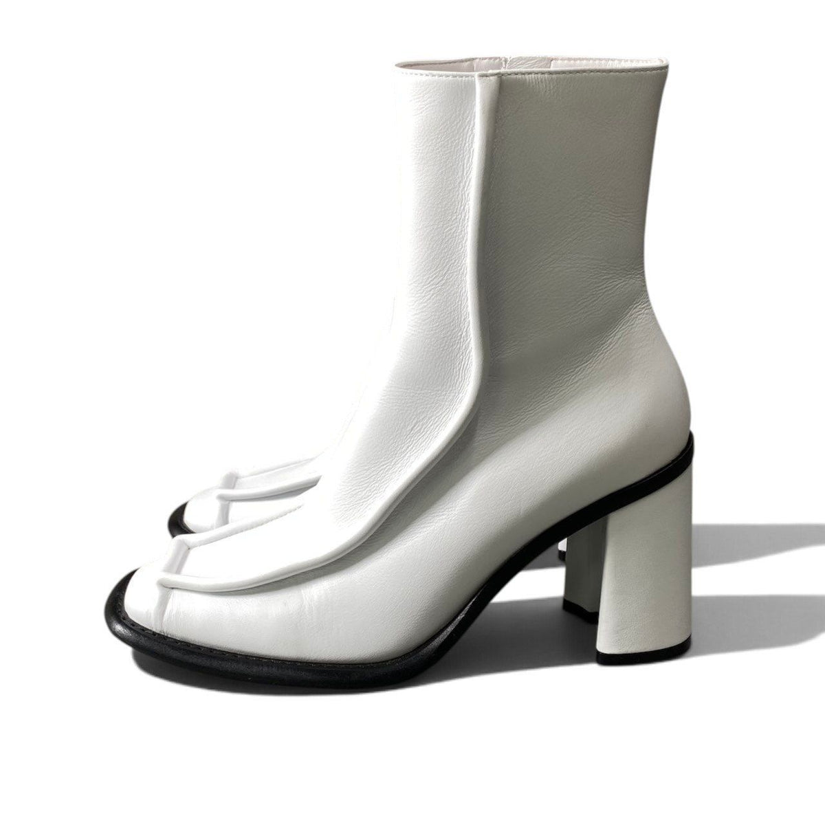 Louis Vuitton Line Chunky Heel Boots White Leather — view 2