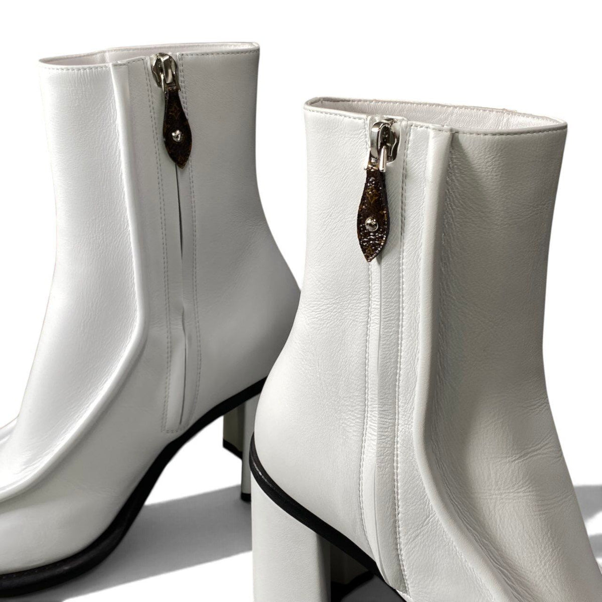 Louis Vuitton Line Chunky Heel Boots White Leather — view 4
