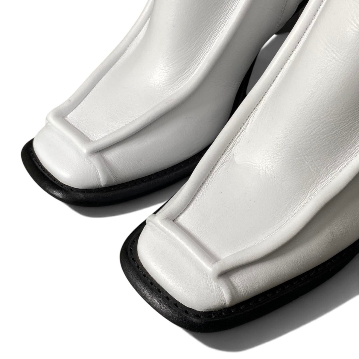 Louis Vuitton Line Chunky Heel Boots White Leather — view 5