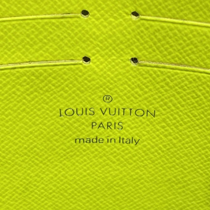 Louis Vuitton Clutch Taigarama Pochette Voyage MM Neon Yellow — view 5
