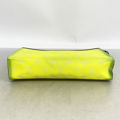 Louis Vuitton Clutch Taigarama Pochette Voyage MM Neon Yellow — view 3