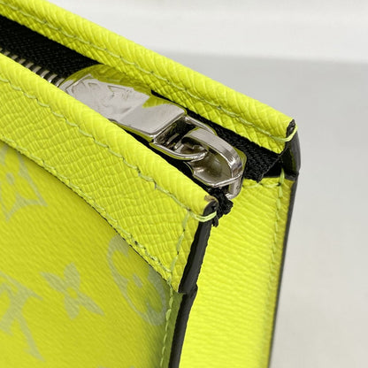 Louis Vuitton Clutch Taigarama Pochette Voyage MM Neon Yellow — view 7