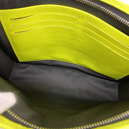 Louis Vuitton Clutch Taigarama Pochette Voyage MM Neon Yellow — view 4