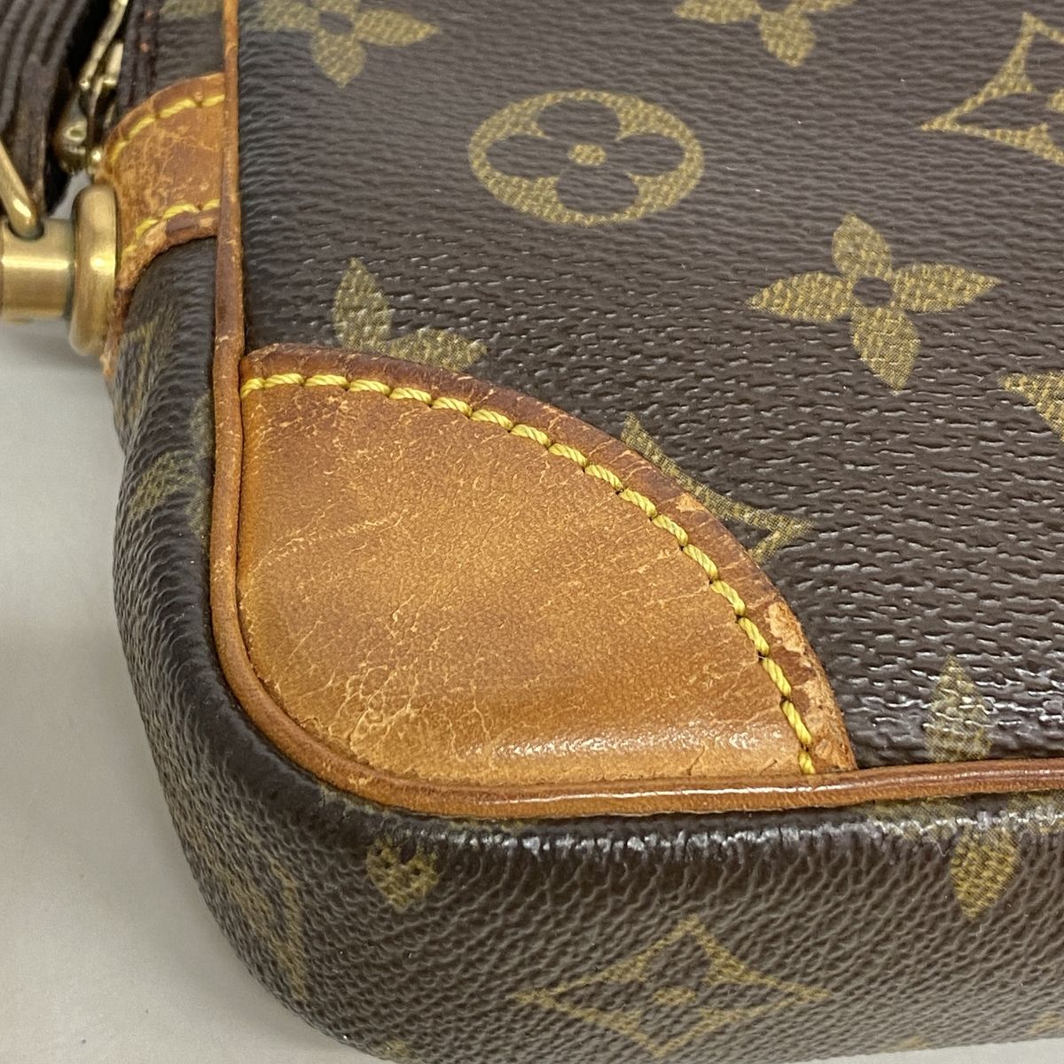 Louis Vuitton Clutch Monogram Marly Dragonne PM Brown — view 7