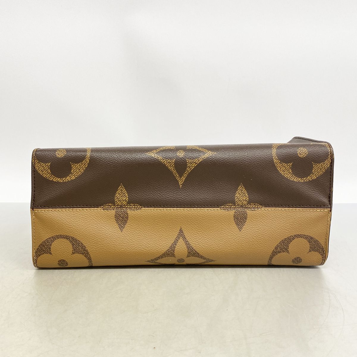 Louis Vuitton Tote Bag Monogram Giant Reverse On The Go MM Brown 2-Way — view 3