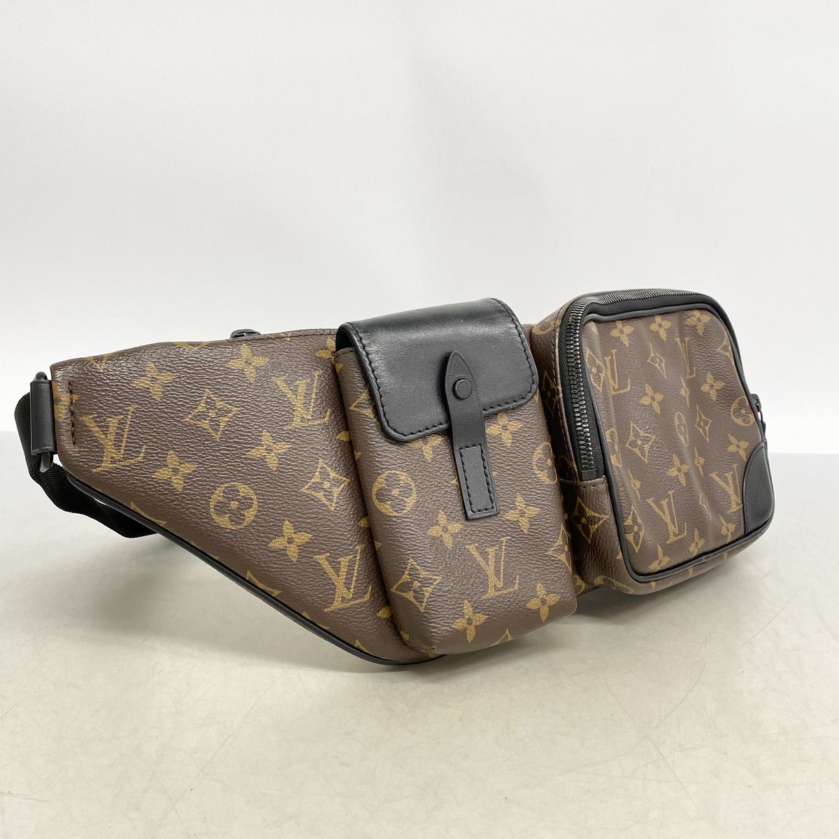 Louis Vuitton Waist Bag Monogram Macassar Christopher Brown Black — view 2