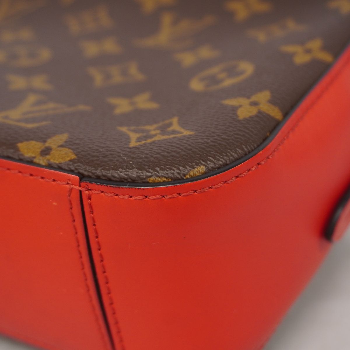 Louis Vuitton Shoulder Bag Monogram Saintonge Brown Coquelicot — view 6