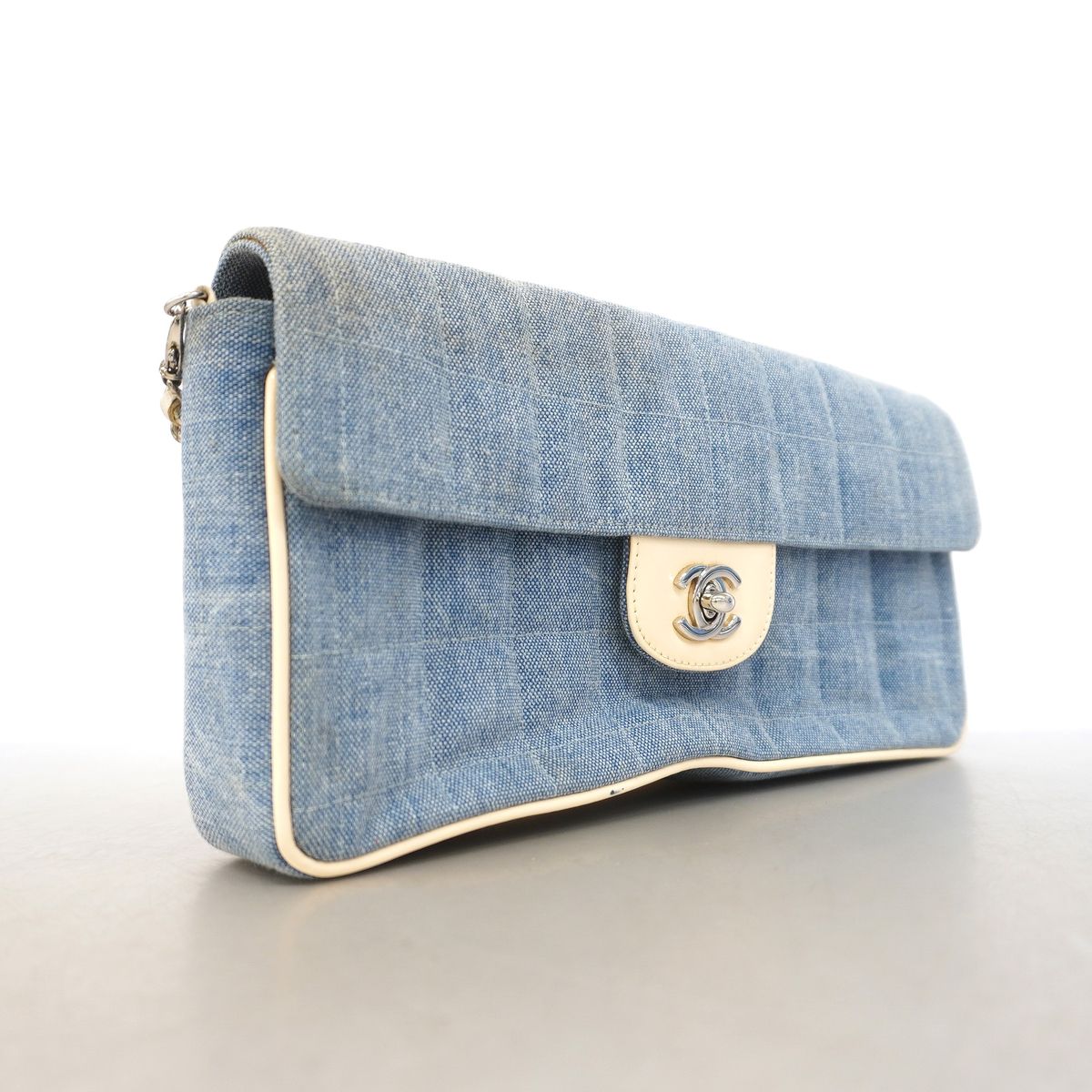 Chanel Shoulder Bag Choco Bar Denim Blue Silver — view 2