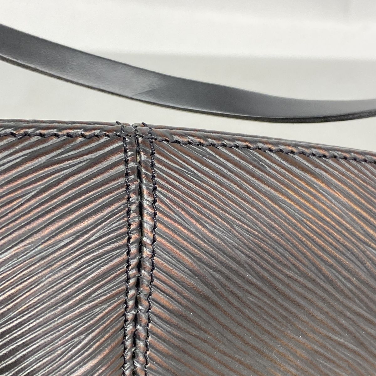 Louis Vuitton Pouch Epi Pochette Demilune Noir — view 7