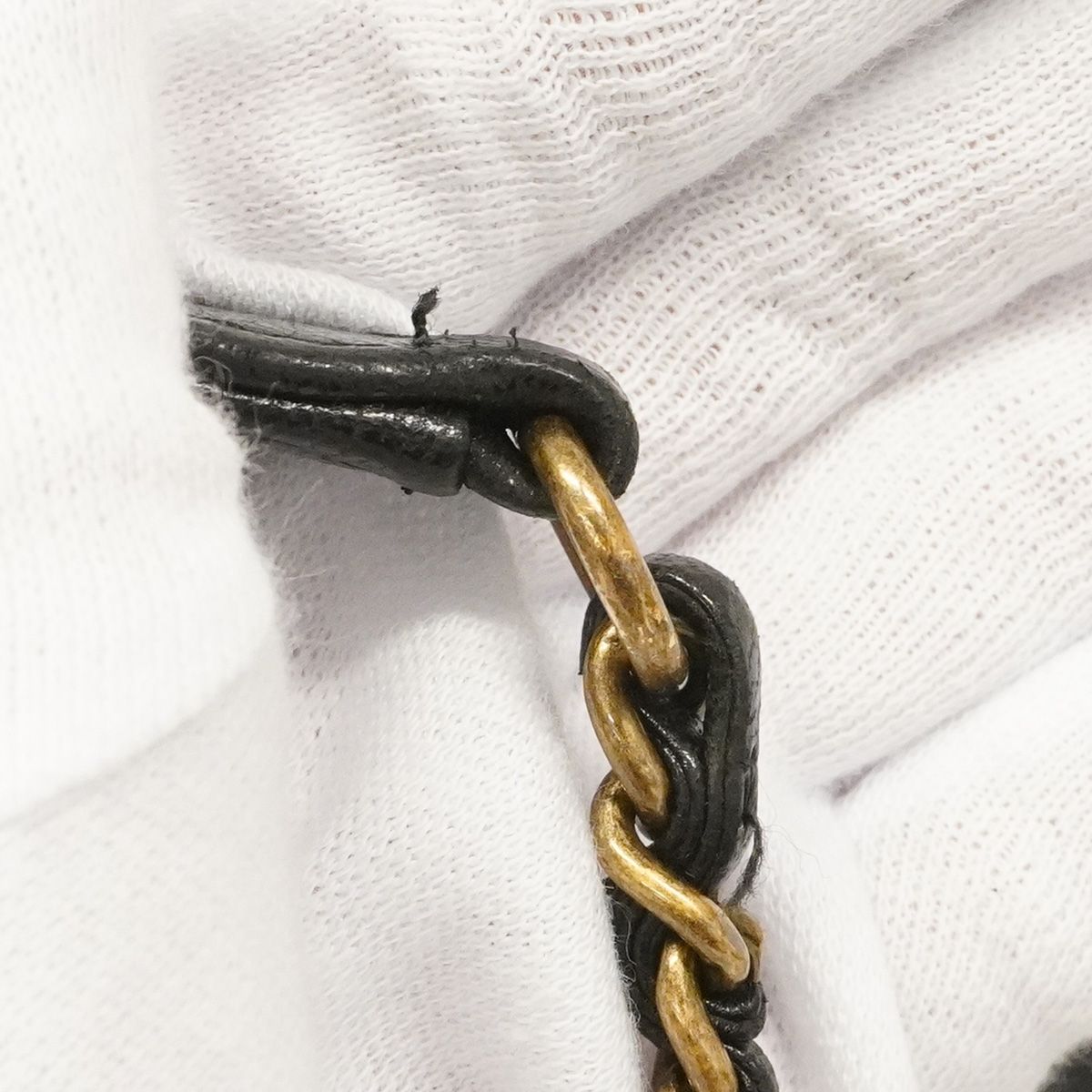 Chanel Shoulder Bag Chevron Leather Black Gold — view 8