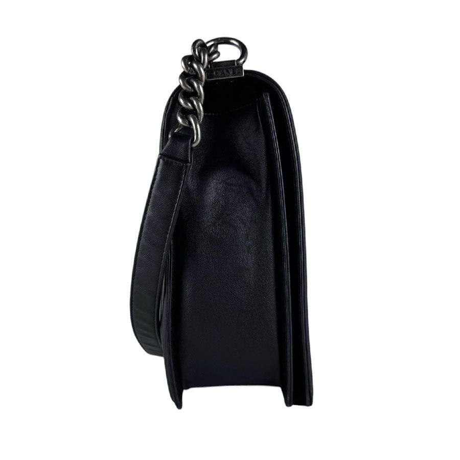 Chanel Shoulder Bag Boy Large — view 2