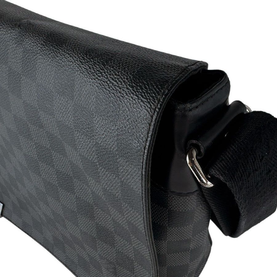 Louis Vuitton Shoulder Bag Damier Graphite District PM NM — view 6