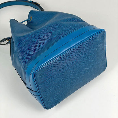 Louis Vuitton Noe Shoulder Bag Drawstring Epi Toledo Blue — view 2