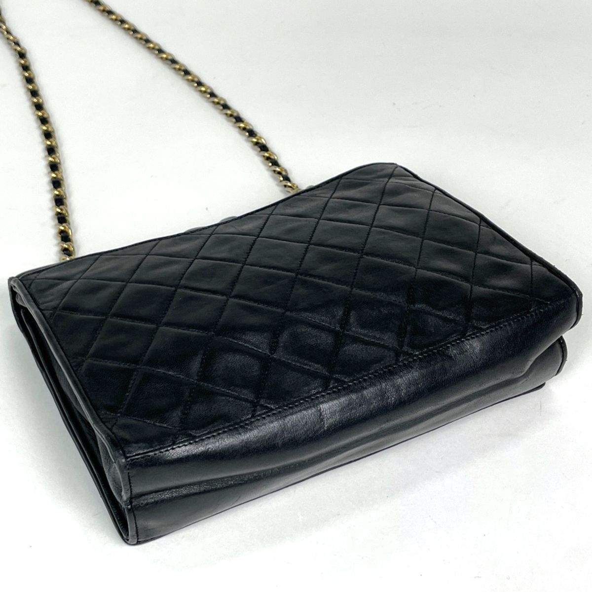 Chanel Shoulder Bag CC Logo Quilted Leather Black — view 2