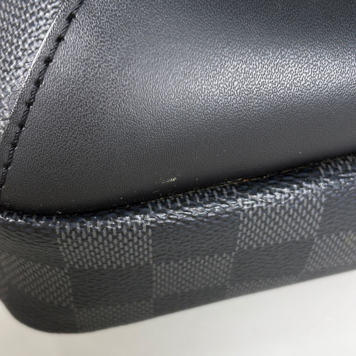 Louis Vuitton Avenue Sling Bag Damier Graphite Noir — view 4