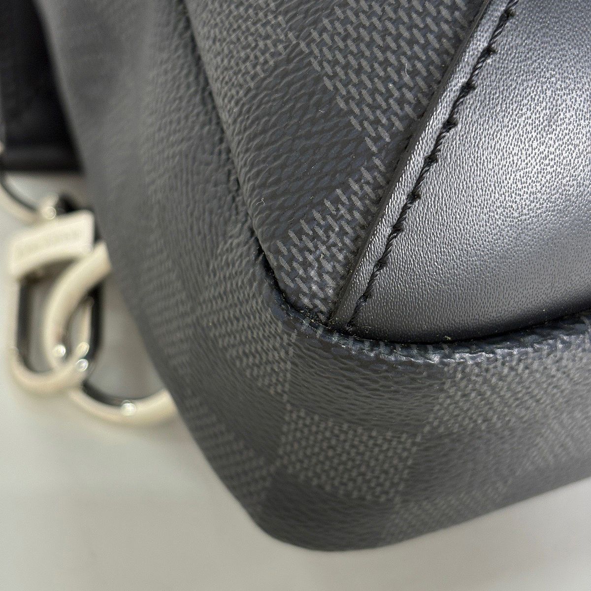 Louis Vuitton Avenue Sling Bag Damier Graphite Noir — view 3