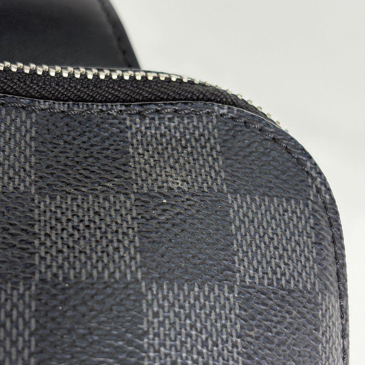 Louis Vuitton Avenue Sling Bag Damier Graphite Noir — view 5