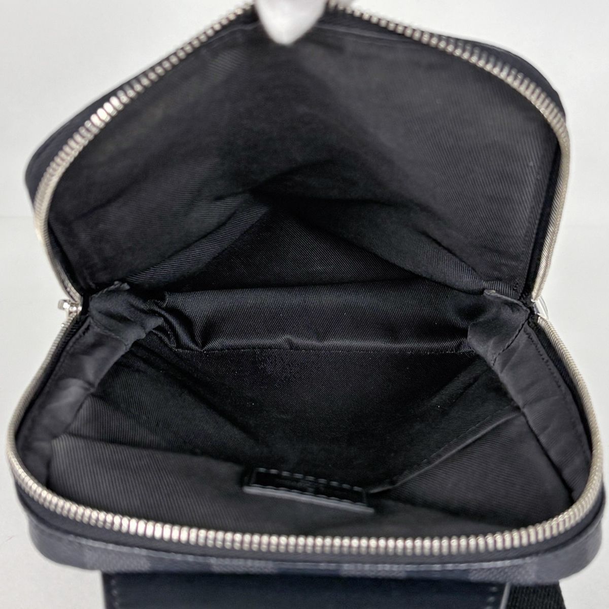 Louis Vuitton Avenue Sling Bag Damier Graphite Noir — view 7