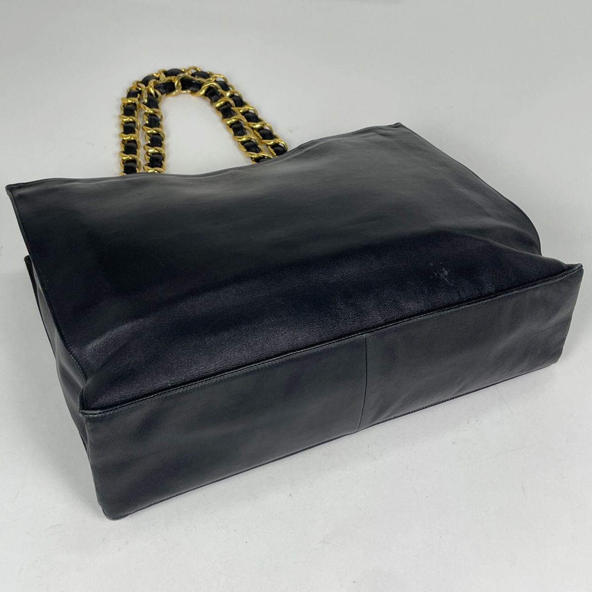 Chanel Tote Bag CC Logo Leather Black — view 2