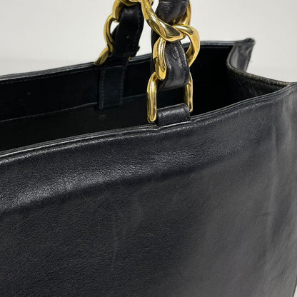 Chanel Tote Bag CC Logo Leather Black — view 6