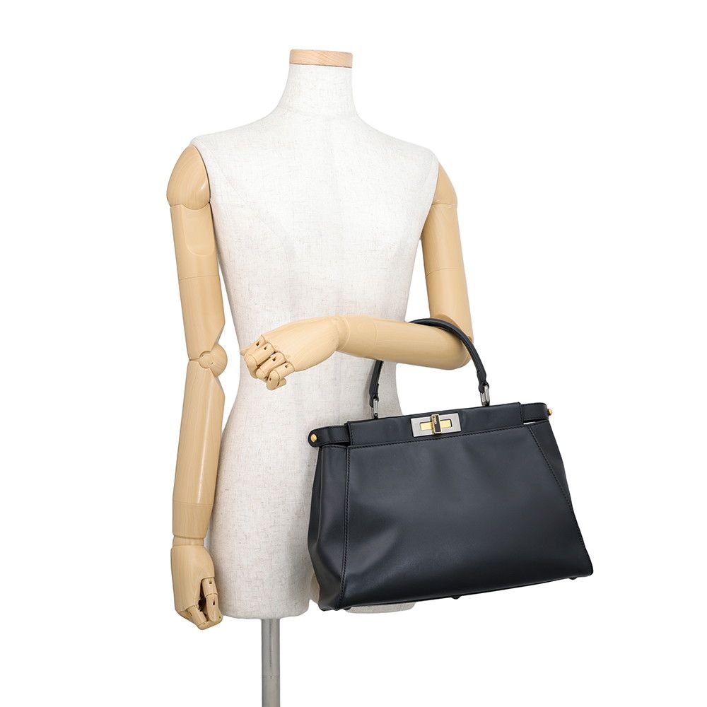 Fendi Peekaboo Regular Leather 2-Way Shoulder Bag Black — view 4