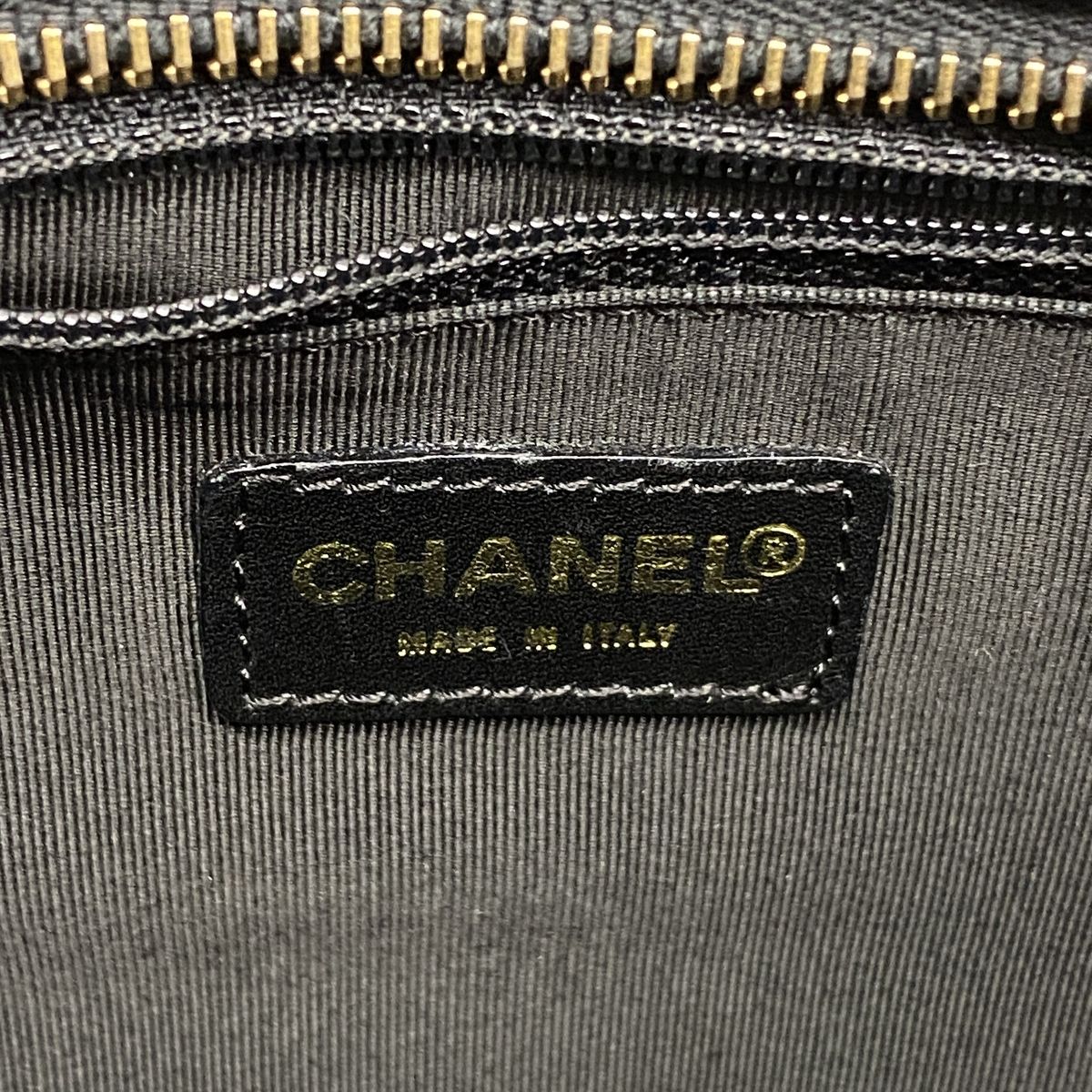Chanel Tote Bag Choco Bar Lambskin Black Gold — view 5