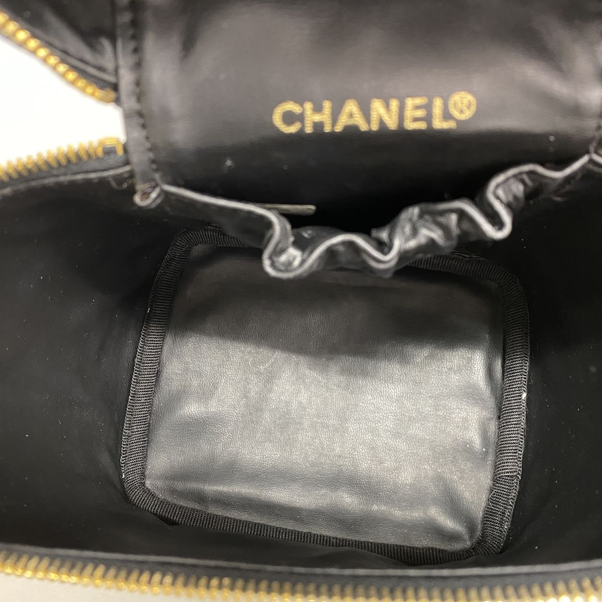 Chanel Vanity Bag Bicolor Lambskin Black Gold — view 4