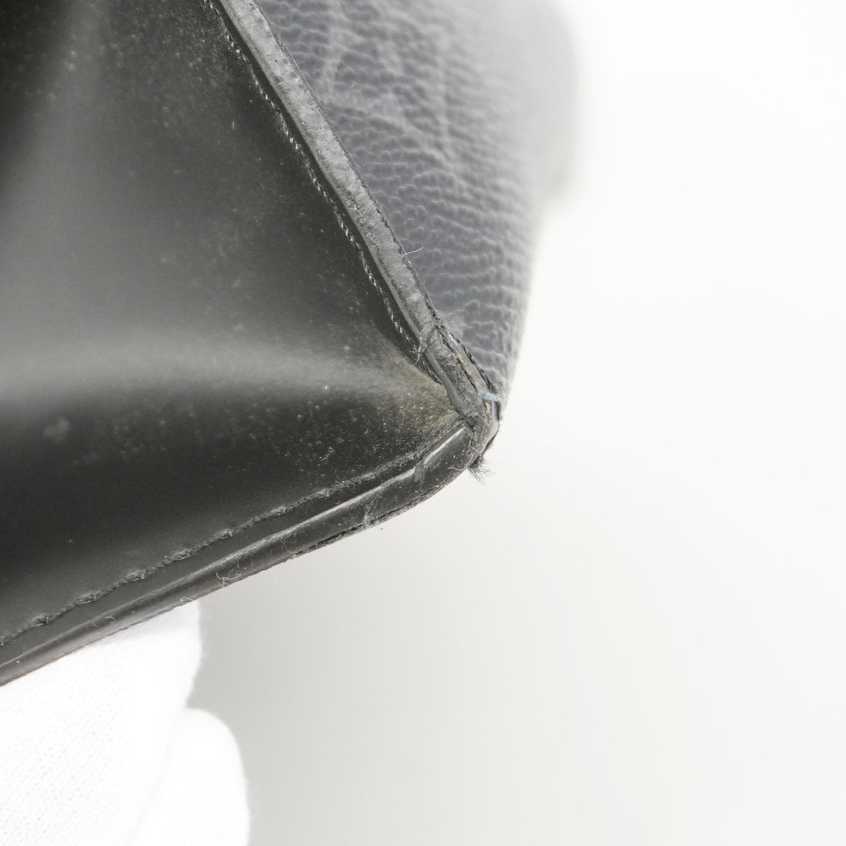 Louis Vuitton Clutch Monogram Eclipse Pochette Voyage MM Black — view 7