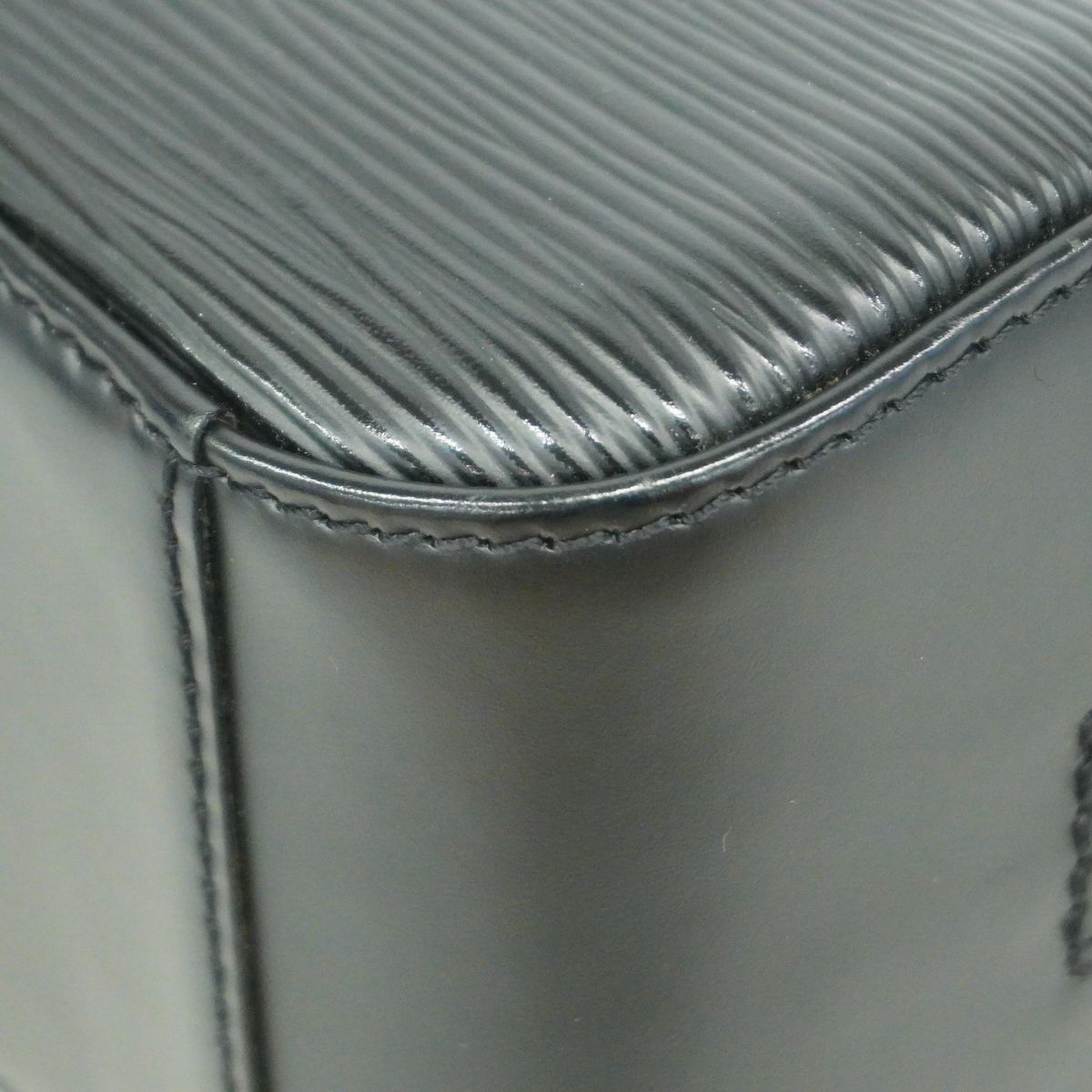 Louis Vuitton Handbag Epi Jasmine Noir — view 6