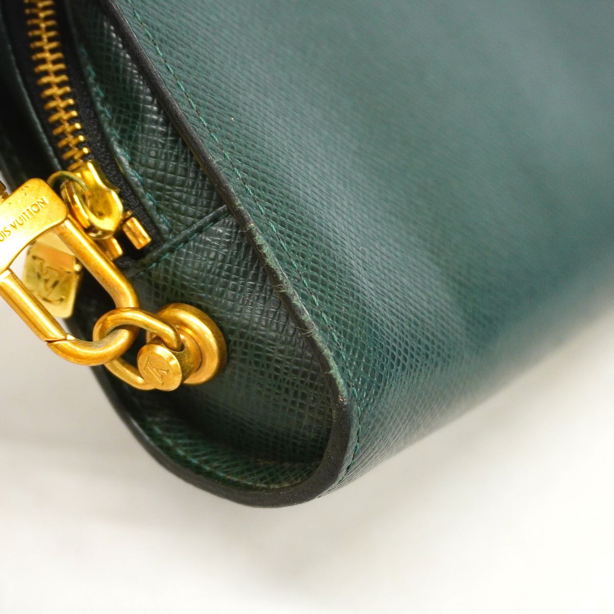 Louis Vuitton Clutch Taiga Baikal Epi — view 6