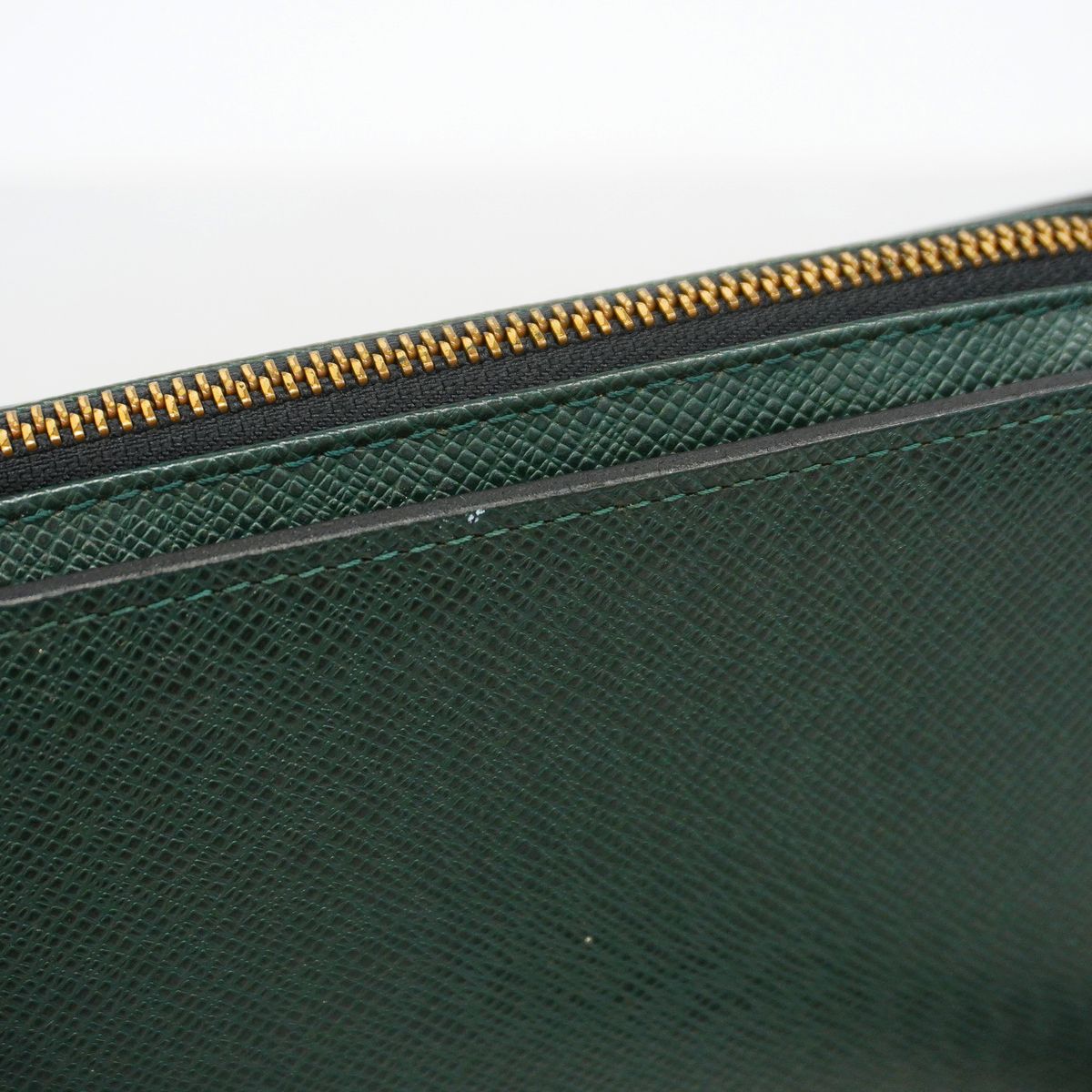 Louis Vuitton Clutch Taiga Baikal Epi — view 8