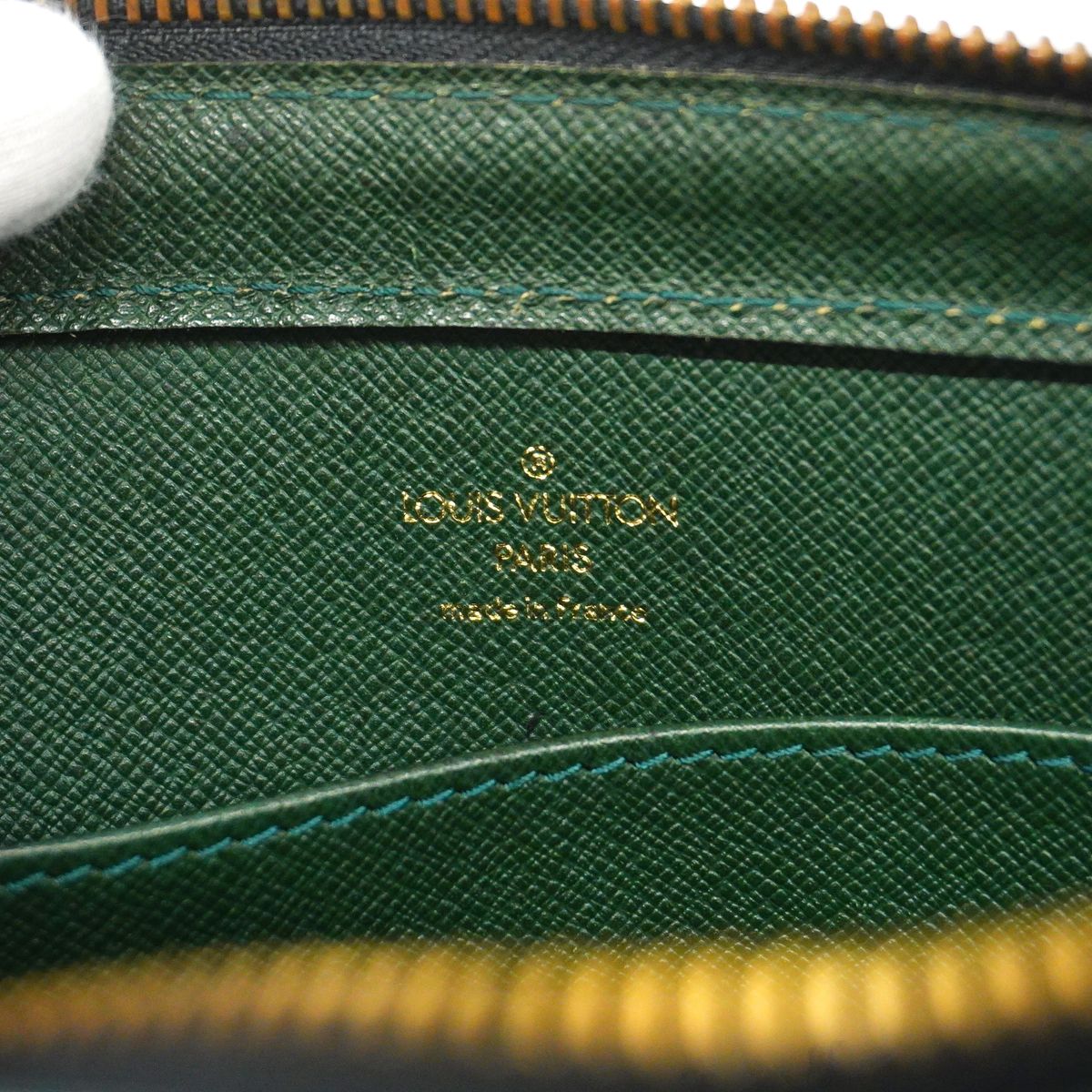Louis Vuitton Clutch Taiga Baikal Epi — view 5