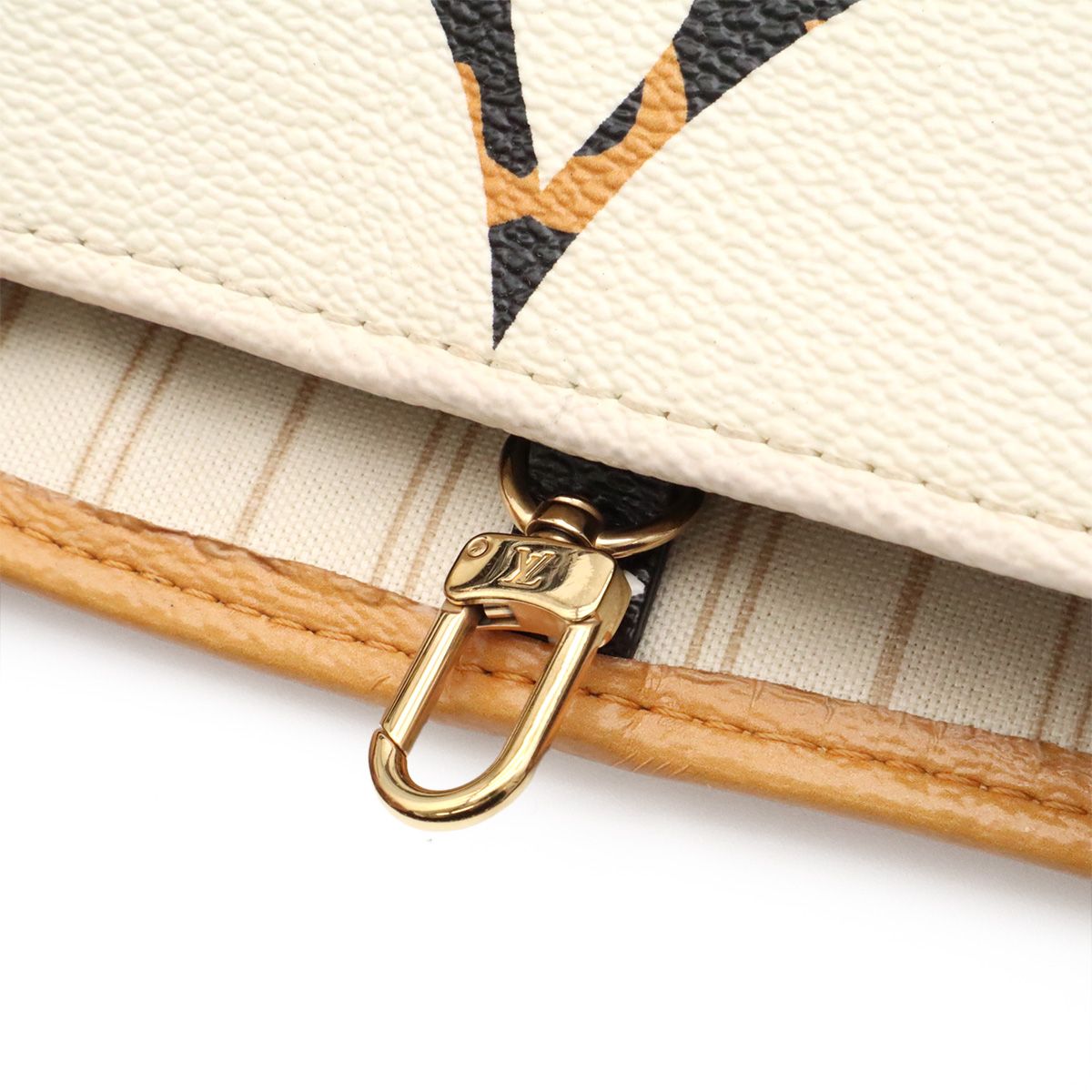 Louis Vuitton Monogram Jungle Giant On The Go GM Tote 2-Way Shoulder Bag Ivory — view 6