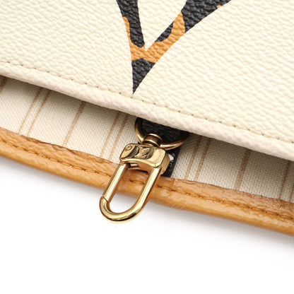 Louis Vuitton Monogram Jungle Giant On The Go GM Tote 2-Way Shoulder Bag Ivory — view 6