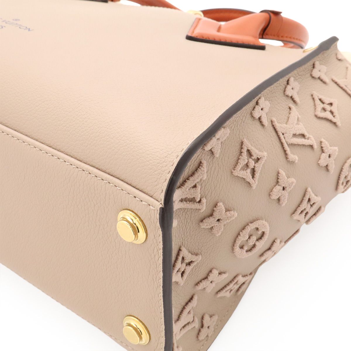 Louis Vuitton Monogram Tufting on My Side MM 2-Way Shoulder Bag Leather Gale — view 3