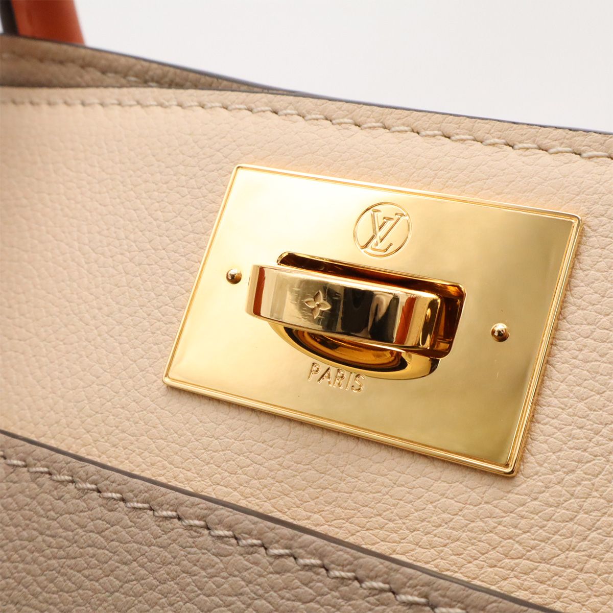 Louis Vuitton Monogram Tufting on My Side MM 2-Way Shoulder Bag Leather Gale — view 6