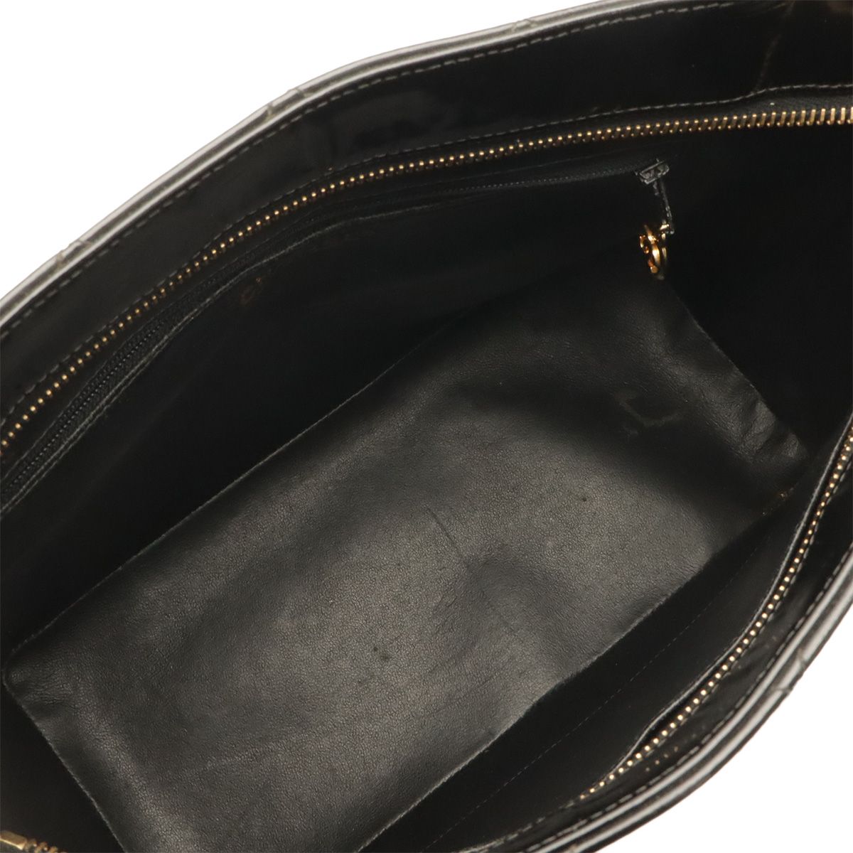 Chanel Quilted CC Logo Reissue Tote Shoulder Bag Patent Patent Leather Black — view 6